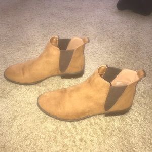 Tan Chelsea boots